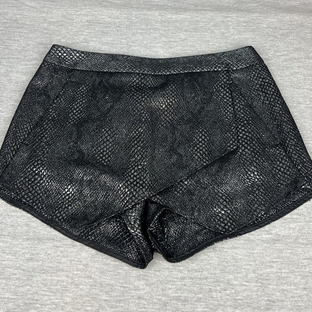 Black Snake Print Women's Shorts